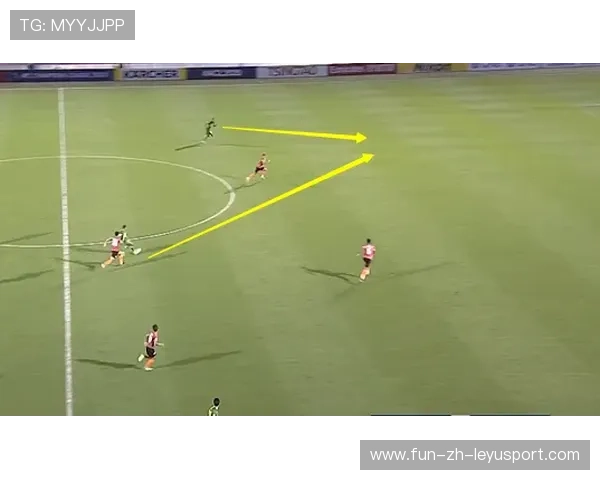 “短柄墙球:高新区全民健身馆,快速决策与精准击球,谁能在瞬息间扭转战局?”