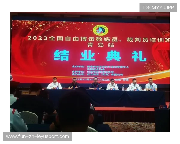 国际拳击裁判在青年赛事中担任导师加速年轻裁判成长，国际拳击联合会拳王
